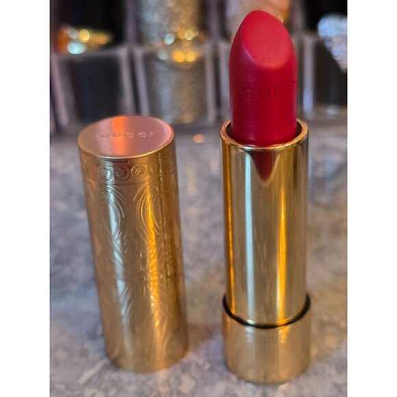 Gucci Rouge À Lèvres Satin Lipstick In Teresina Ruby 9057 Rare HTF - Picture 3 of 5
